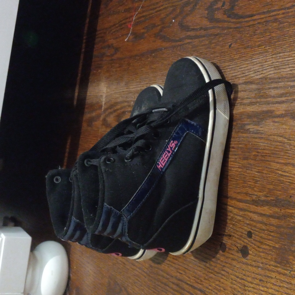Black heelys